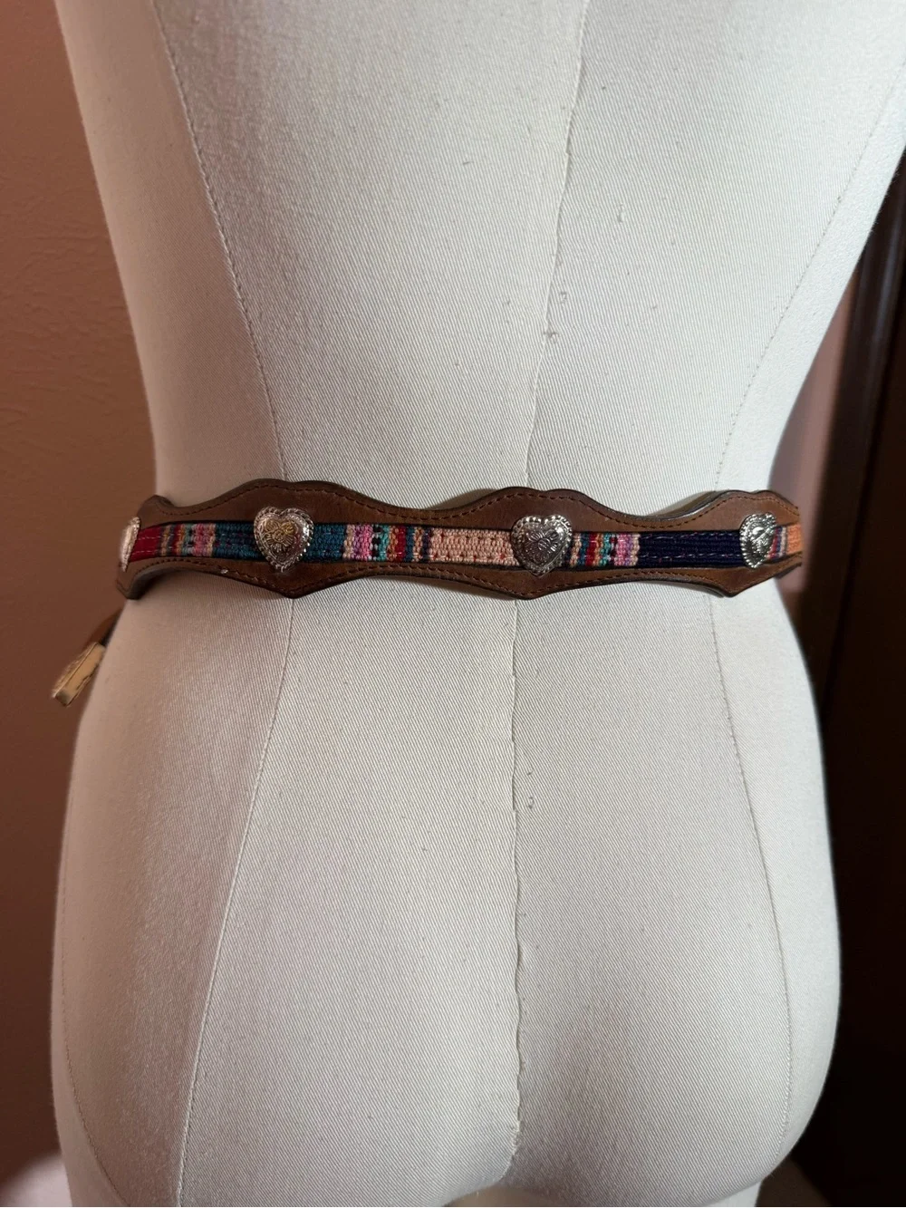 Vintage southwestern leather silver Heart Concho Skinny rodeo princess Belt 32 - Picture 4 of 17